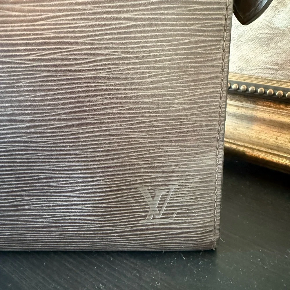 Rare Louis Vuitton Epi Pochette Toiletry 26 purple